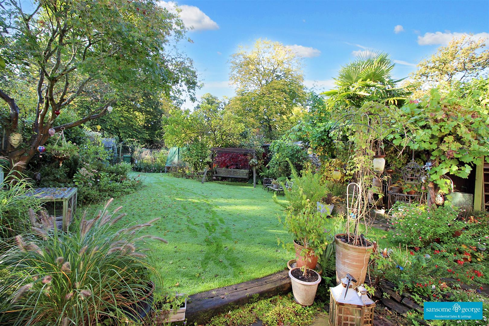 3 bed property in Langley Hill Close, Tilehurst